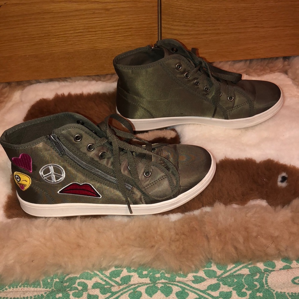 Satin Chucks